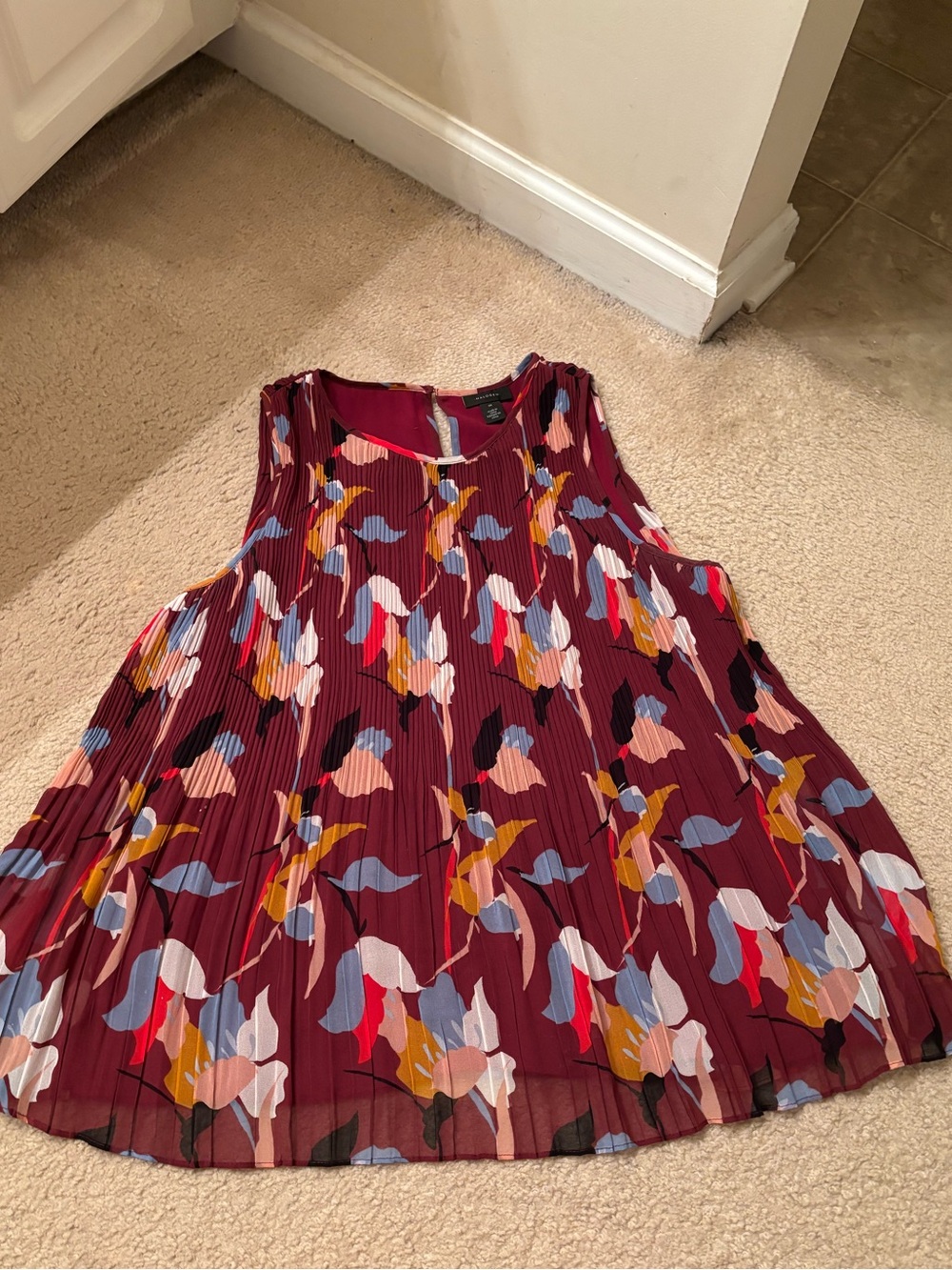 Halogen flowy sleeveless blouse